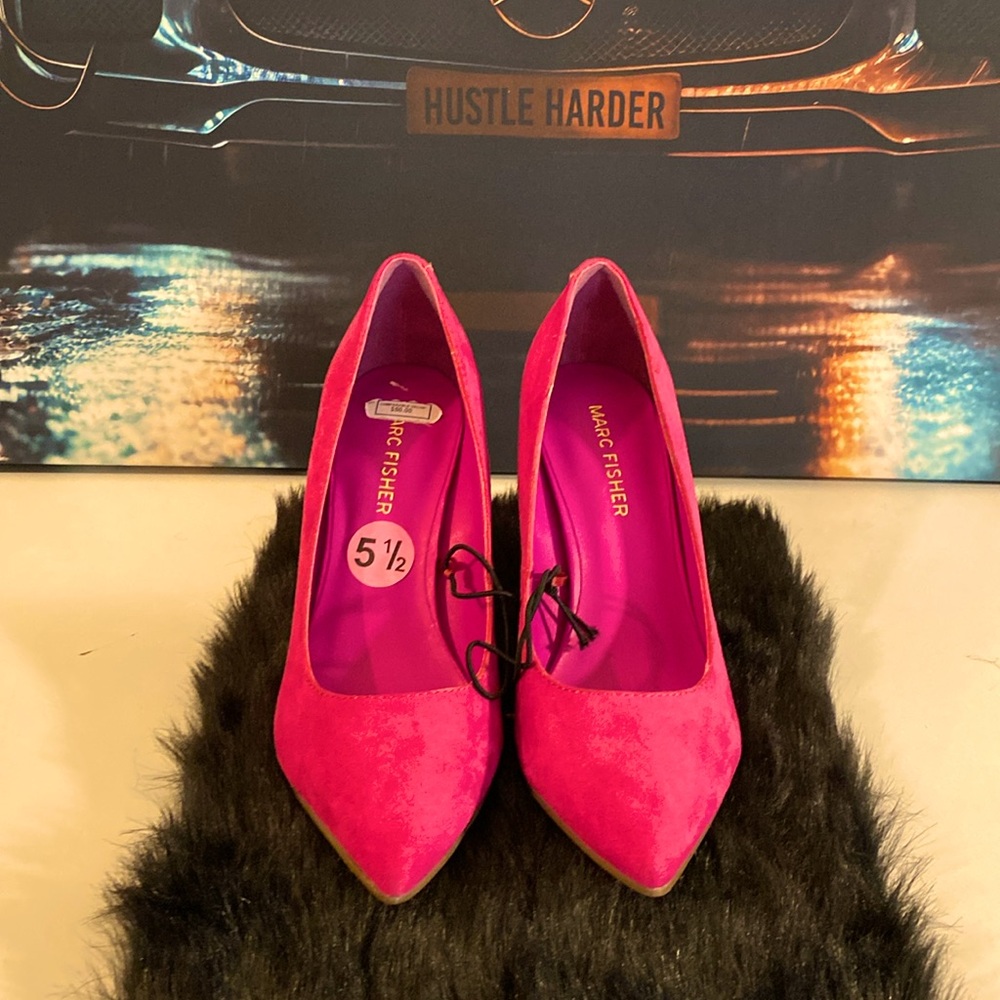 Magenta Marc Fisher pumps